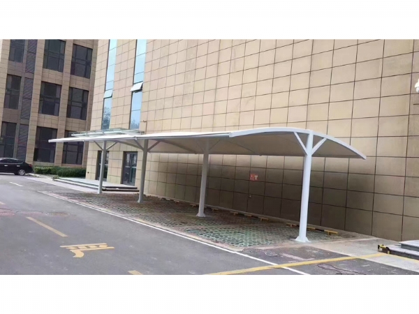 膜結構車棚
